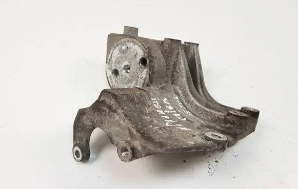 KIA Sorento Engine mounting bracket