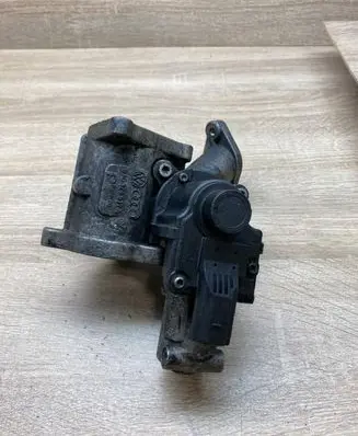 Volkswagen PASSAT B6 EGR valve 03G129637A