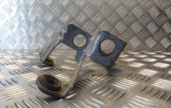 Volkswagen Golf V Gear shift cable bracket 1K0711789F