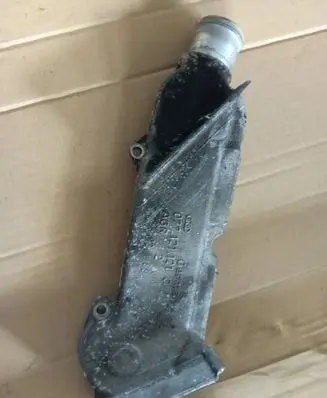 Audi A8 S8 D2 4D Thermostat/thermostat housing 077121121C
