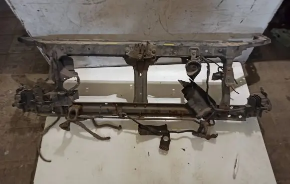 Nissan Navara D40 Radiator support slam panel