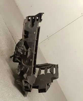Audi Q5 SQ5 Headlight/headlamp mounting bracket 8R0805608