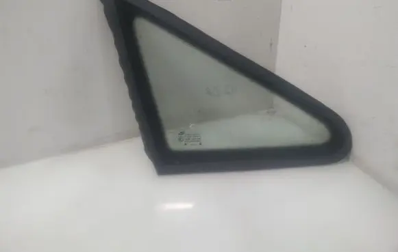 Volkswagen Sharan Front door vent window glass four-door 