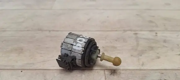 BMW 1 E81 E87 Headlight level adjustment motor 