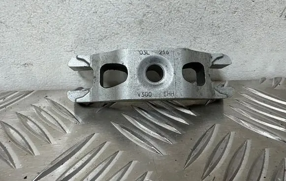 Skoda Fabia Mk3 (NJ) Fuel Injector clamp holder 03L216