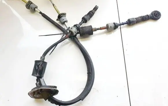 Gear shift cable linkage