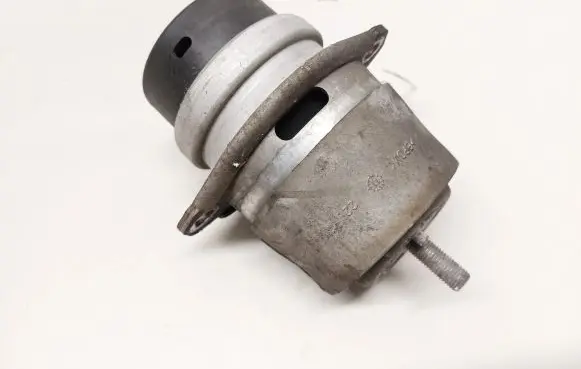 Porsche Cayenne (92A) Engine mount bracket 7L8199131F