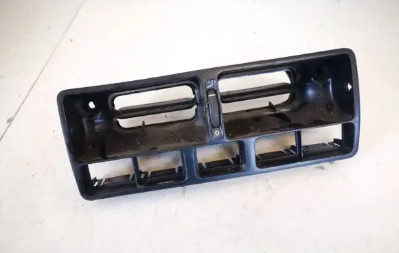 Volkswagen Golf IV Dash center air vent grill 1j0819728c 1j0819726c