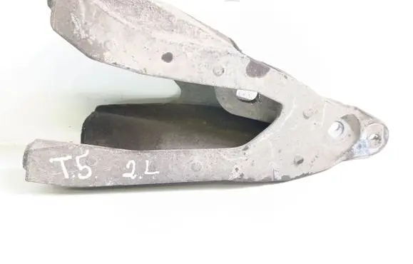 Volkswagen Transporter - Caravelle T5 Engine mounting bracket 7E0199370