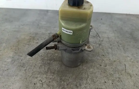 Ford Focus Power steering pump 4M513K514DA