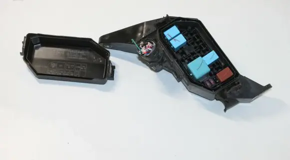 Toyota Prius (XW50) Fuse box set 8266247190