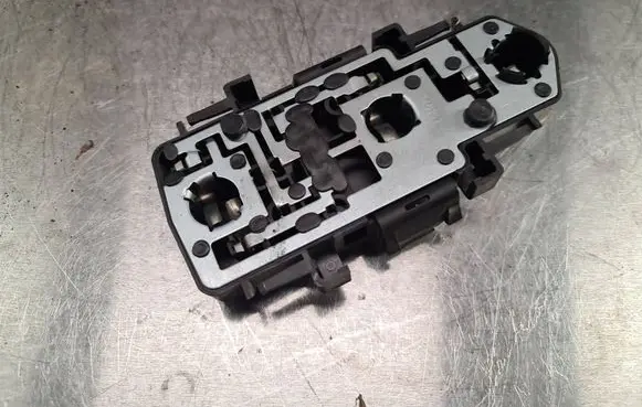 Audi A6 S6 C4 4A Tail light bulb cover holder B5831BL