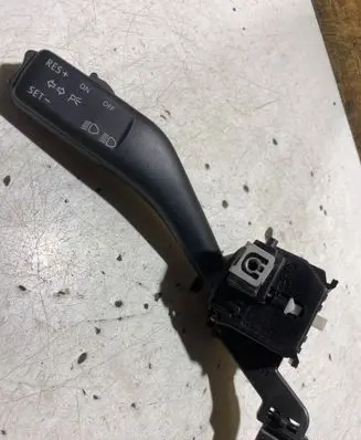 Volkswagen PASSAT B6 Indicator stalk 1K0953513A