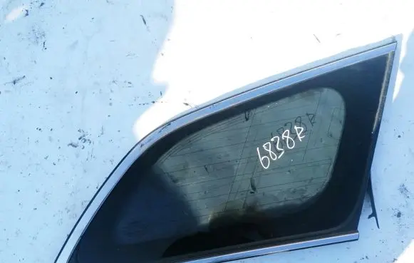 Toyota Avensis T270 Rear side window