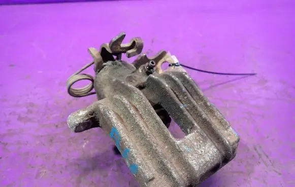 Volkswagen PASSAT B4 Rear brake caliper