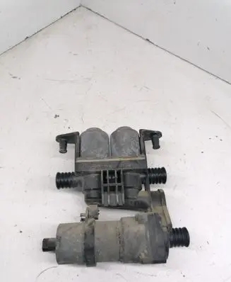 BMW 5 E39 Coolant heater control valve 1147412119 8372004
