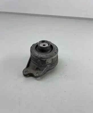 Mercedes-Benz C W205 Engine mount bracket A2052407900