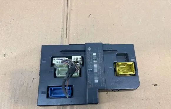 Mercedes-Benz C W204 Fuse module 2045453901 2045456132 2044422400