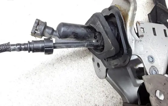 Mazda 3 I Clutch master cylinder