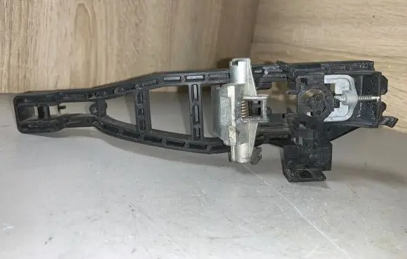 Ford Focus Front door exterior handle/bracket 3M51R224A37 SWE1 E521F