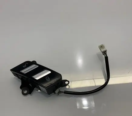 Mercedes-Benz S W221 Central locking switch button A2218213051 03371040101 STV82217
