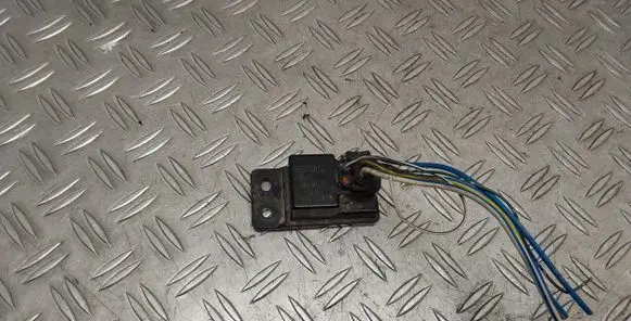 Toyota Land Cruiser (J120) Light washer relay 8594260020