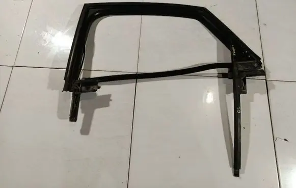 Audi A8 S8 D3 4E Rear door window/glass frame 