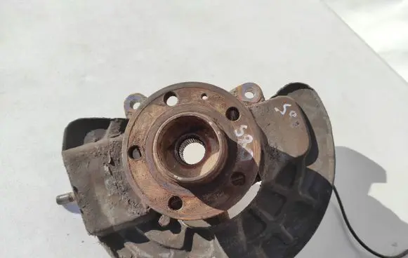Volvo S80 Front wheel hub P39960615 T102976