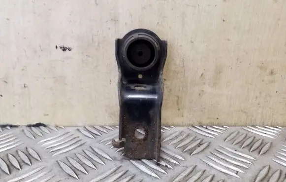 Toyota RAV 4 (XA30) Radiator mount bracket