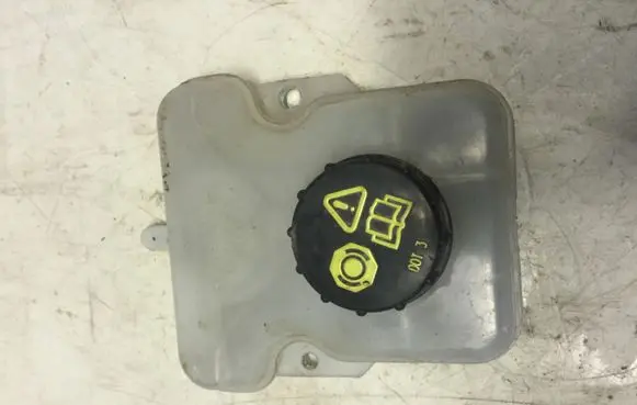Mazda 5 Brake fluid reservoir 23643550