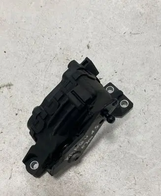 Accelerator throttle pedal