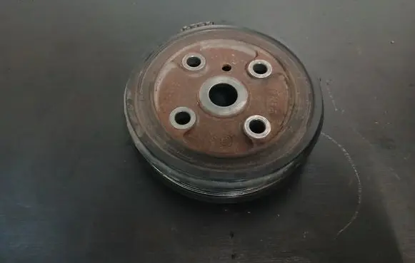 Volvo XC90 Crankshaft pulley 30731865