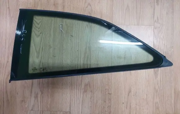Audi RS5 Rear side window
