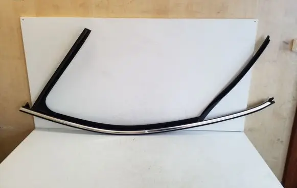 Porsche Cayenne (92A) Rubber seal front door window/glass 7P0837431H