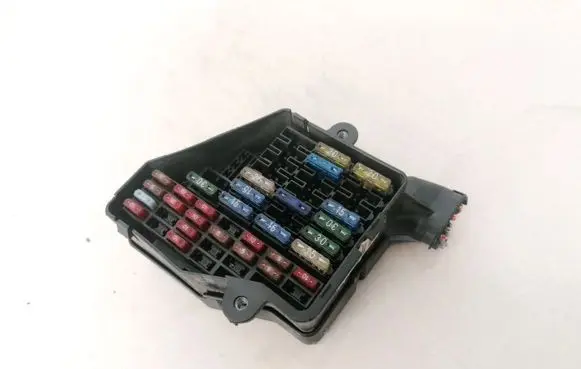 Volkswagen PASSAT B5 Fuse box set