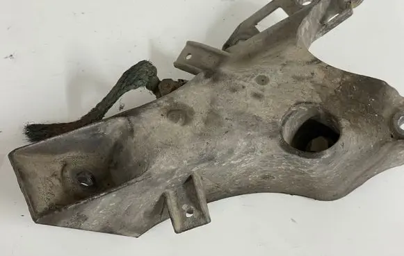 BMW X5 E70 Engine mounting bracket 2211677267302 6772673