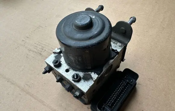 Volkswagen Transporter - Caravelle T5 ABS Pump 7E0614517D 7E0907379H