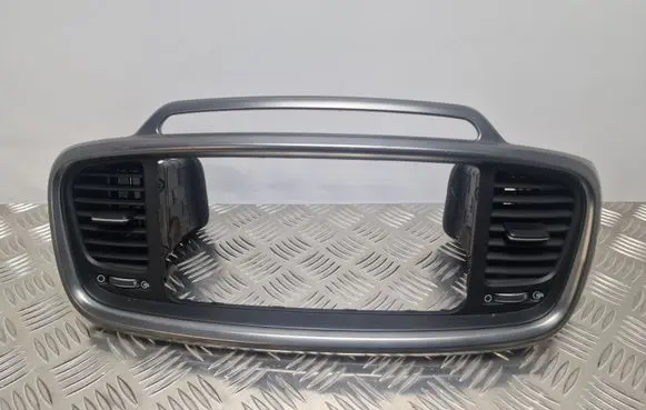 KIA Sorento Radio/GPS head unit trim 84740C5910CP7
