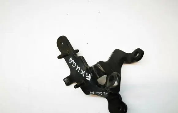 Engine mounting bracket