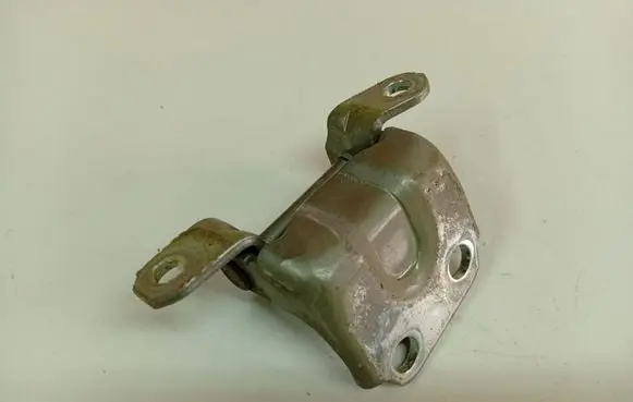 Subaru B9 Tribeca Rear door lower hinge