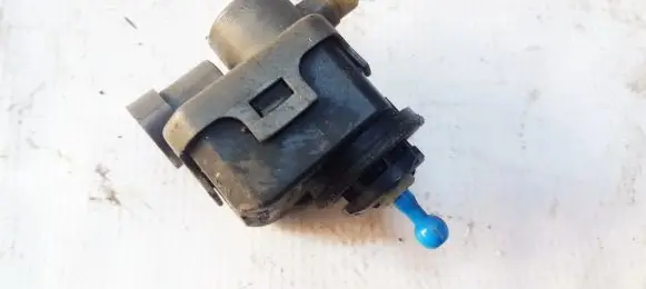 Headlight level adjustment motor