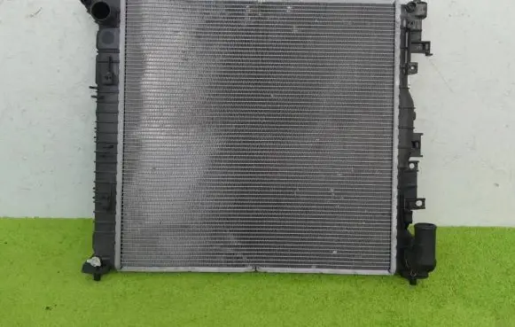Peugeot 208 Coolant radiator 982111158A