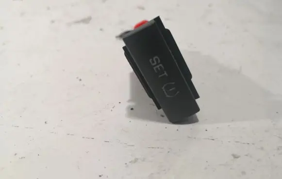 Skoda Octavia Mk2 (1Z) TPMS reset button 1Z0927127A