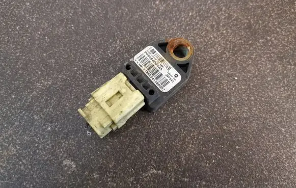Jeep Cherokee III KJ Airbag deployment crash/impact sensor P05084000AA