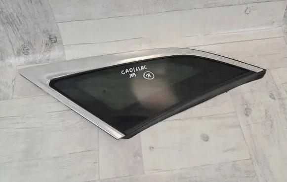 Cadillac XT5 Rear side window
