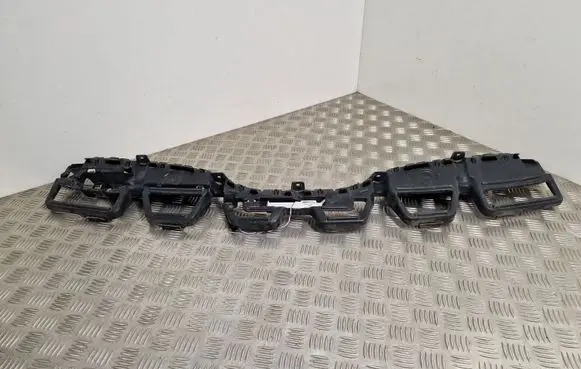 Rear bumper mounting bracket