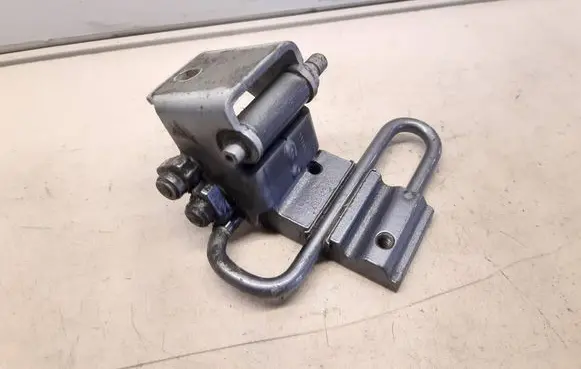 Audi A6 S6 C5 4B Rear door lower hinge 4B0833412B