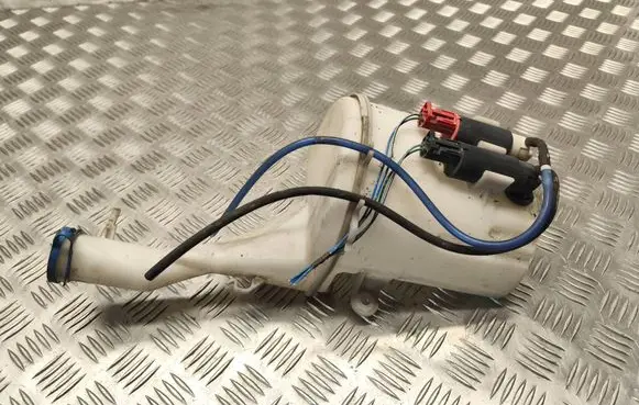 Toyota Yaris Windshield washer fluid reservoir/tank 001177