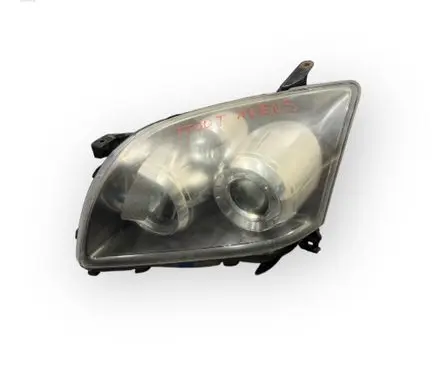 Toyota Avensis T250 Headlight/headlamp 35108