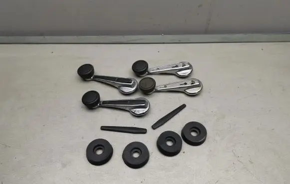 Ford Granada Front door window winding handle 72GBF234K07AA G41250